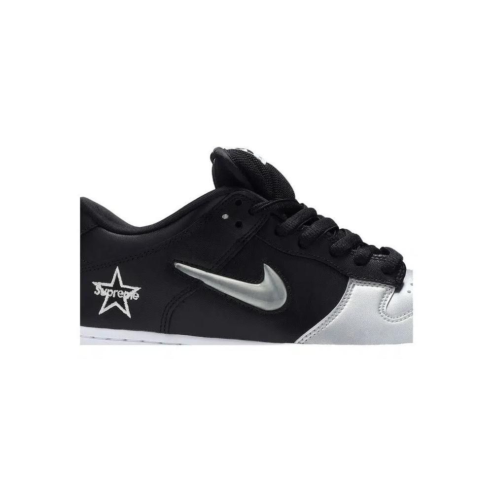Кроссовки Supreme x Nike Dunk SB Low QS 'Metallic Silver' 2