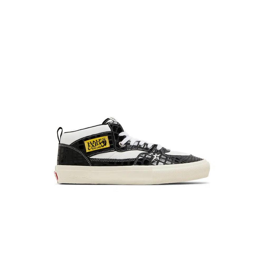 Лайфстайл Carpet Company x Vans Skate Half Cab 'Black Dragon Leather' 1