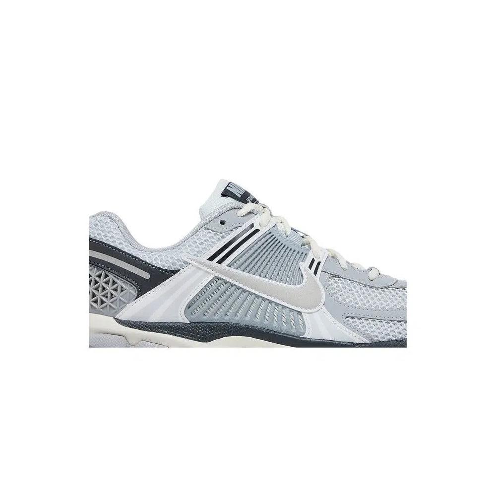 Кроссовки Nike Wmns Zoom Vomero 5 'Wolf Grey Cool Grey' 2