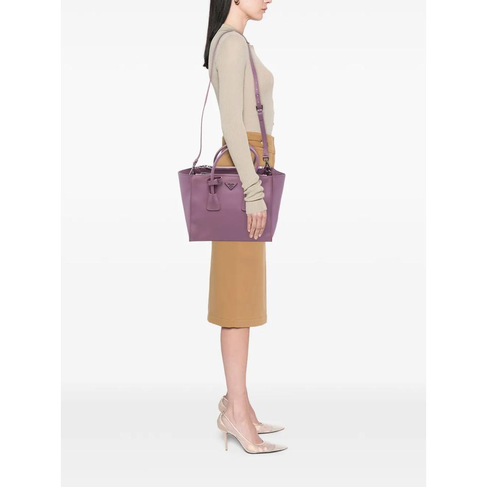 Сумка-сэтчел Saffiano Twin Pocket среднего размера (2010-2026 годы) 2