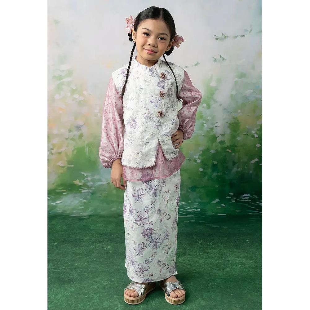 Современный вышитый комплект Hana Kurung 4
