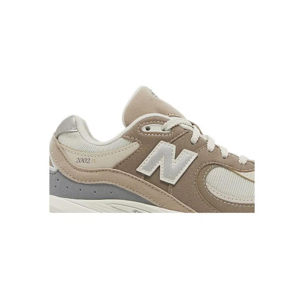 Кроссовки New Balance 2002R Big Kid 'Timberwolf Mushroom' 2