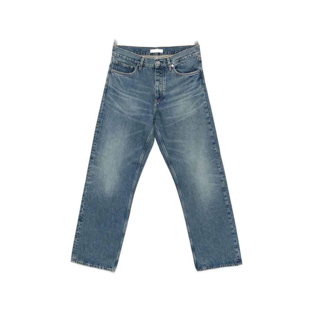 loose-fit jeans 1