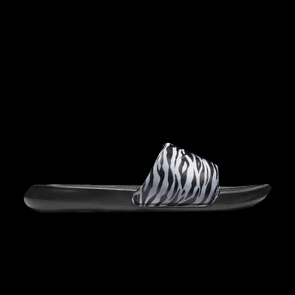 Слайды Nike Wmns Victori One Printed Slide 'Black Metallic Silver' 1