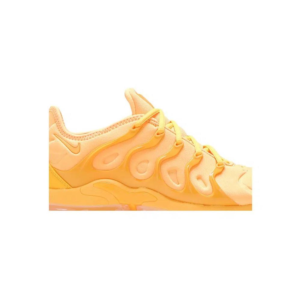 Кроссовки Nike Wmns Air VaporMax Plus «Orange» 3