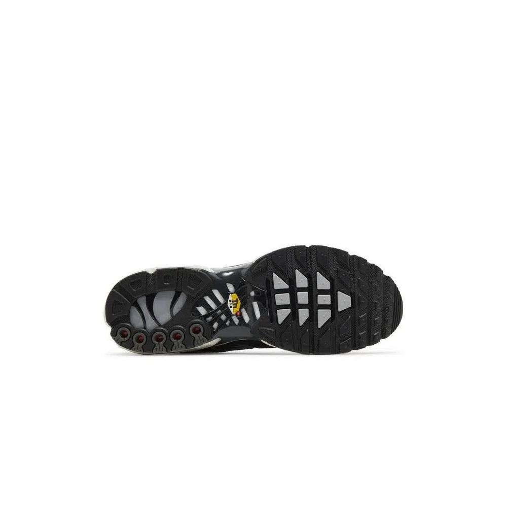 Кроссовки Nike Air Max Plus SE 'Iron Grey' 4