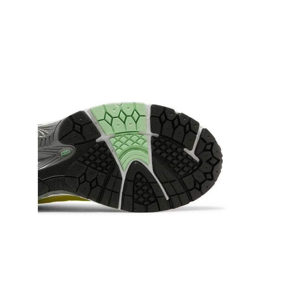 Кроссовки New Balance 2002R «Серно-желтый» 5