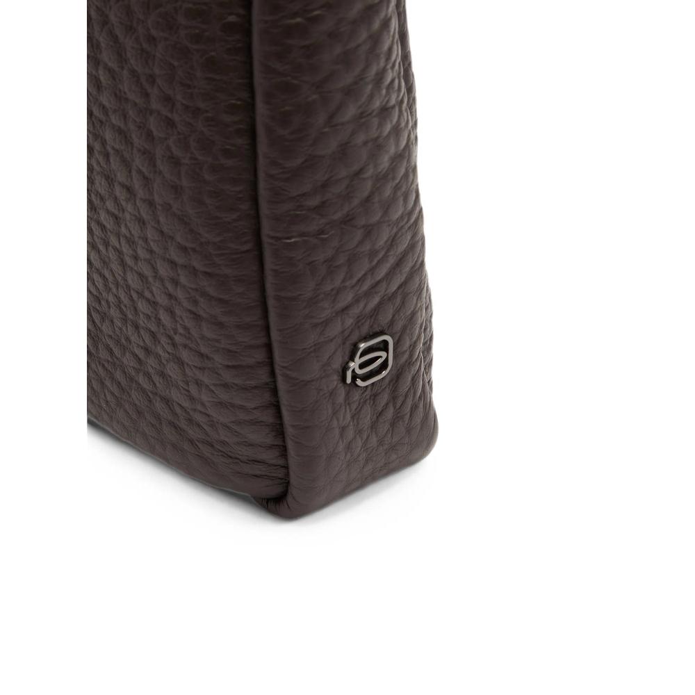 buckle-fastening pebbled laptop case 5