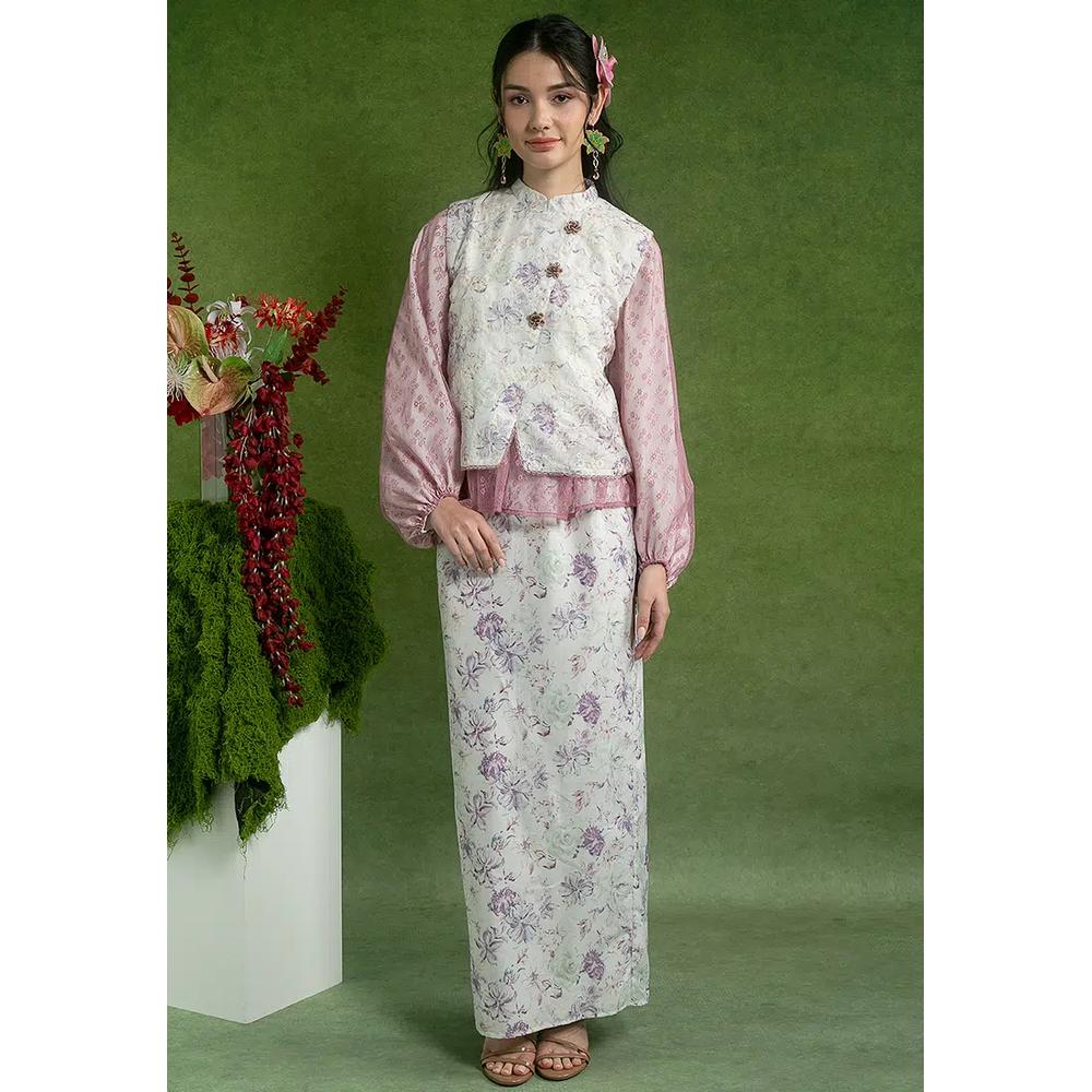 Современный вышитый комплект Hana Kurung 1
