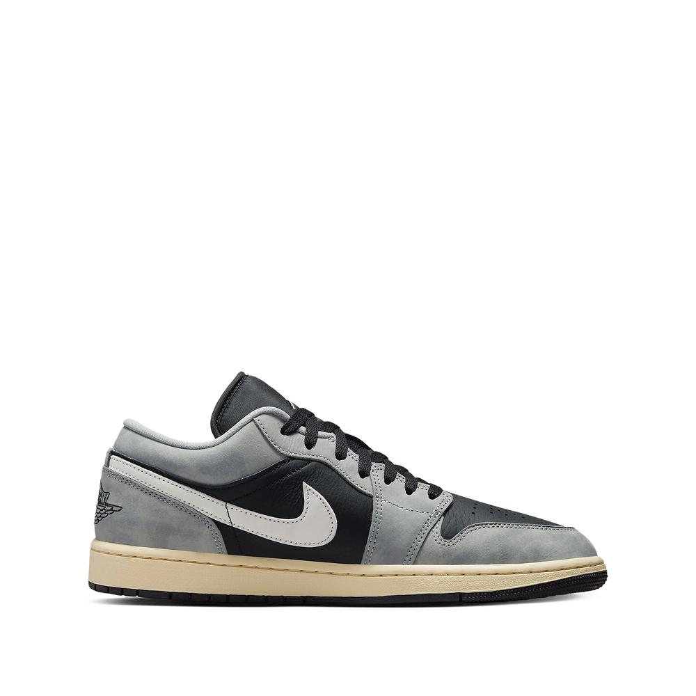 Кроссовки Air Jordan 1 Low SE Light Smoke Grey 1