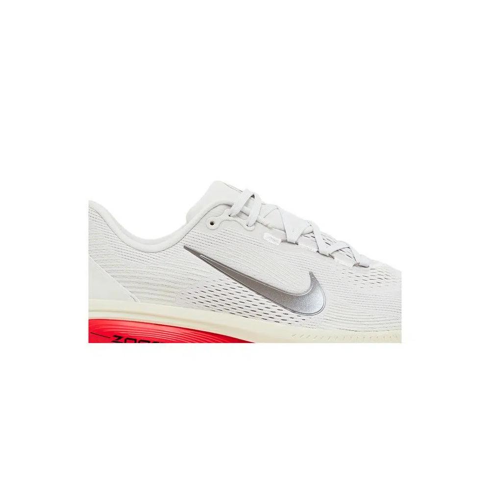 Кроссовки Nike Vomero 18 'Platinum Tint Siren Red' 2