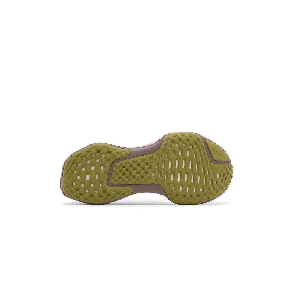 Кроссовки Nike Wmns ZoomX Invincible 3 'Photon Dust Platinum Violet' 4