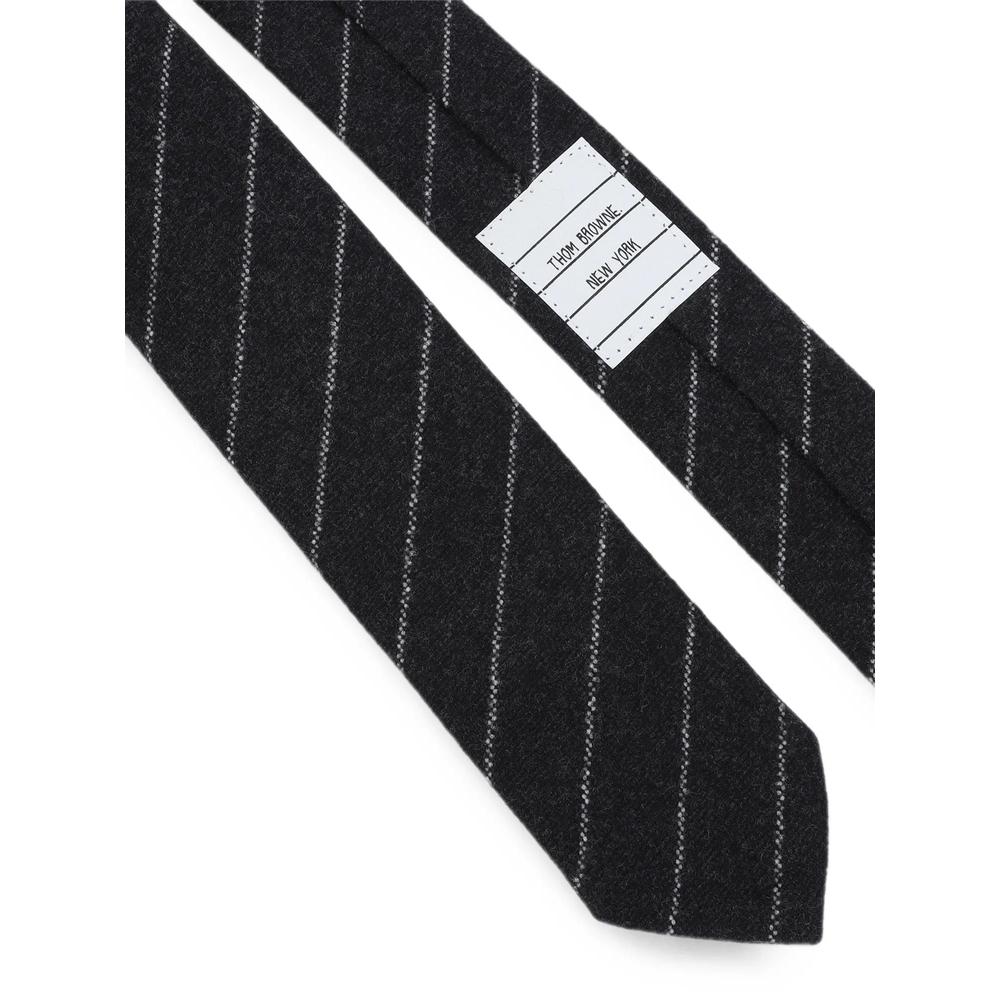 stripe-pattern tie 2