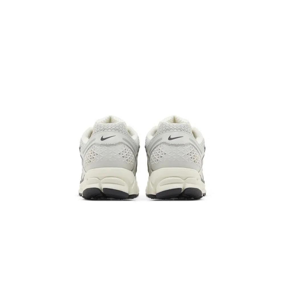 Кроссовки Nike Air Zoom Vomero 5 'Chrome' 6