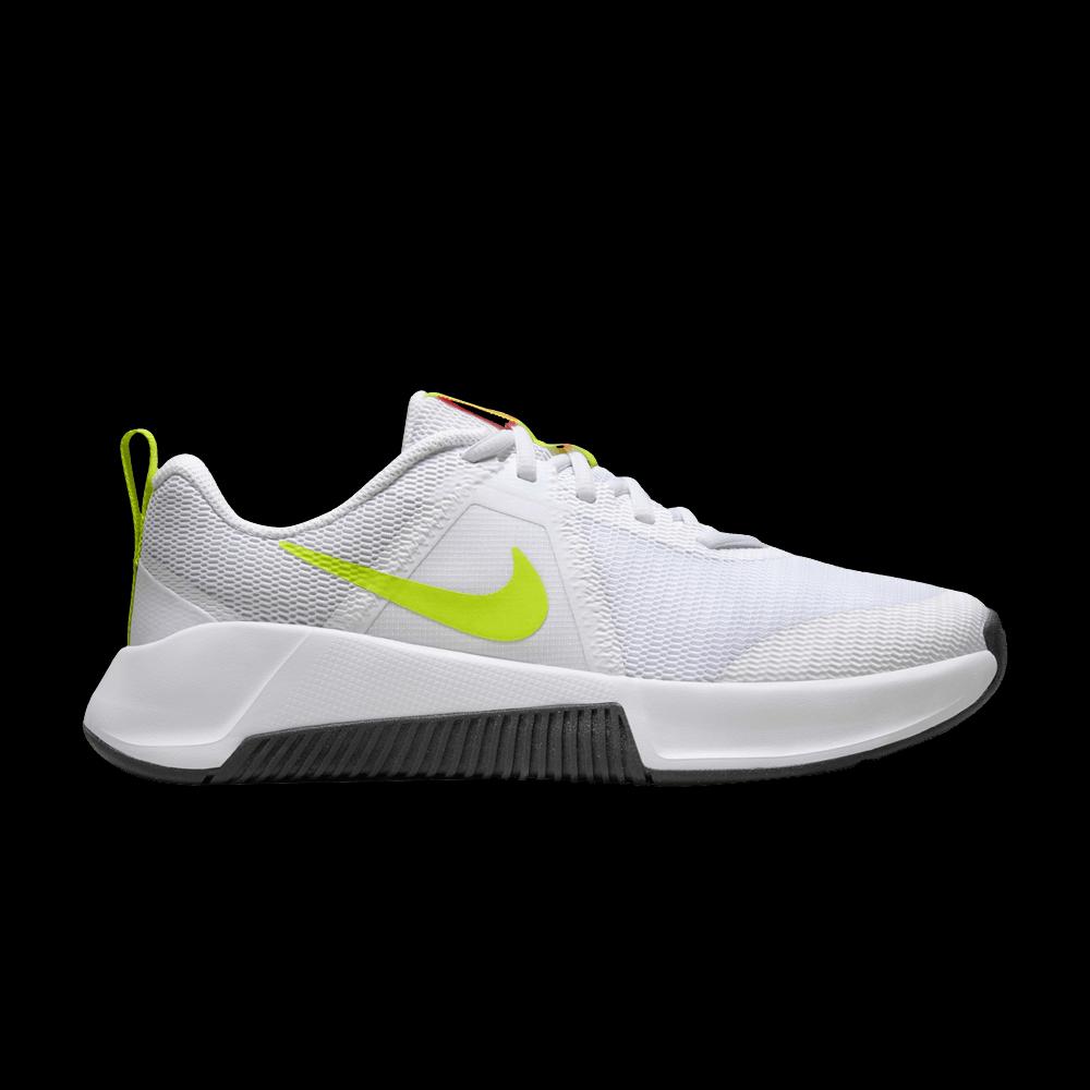 Кроссовки Nike Wmns MC Trainer 3 'White Cyber' 1