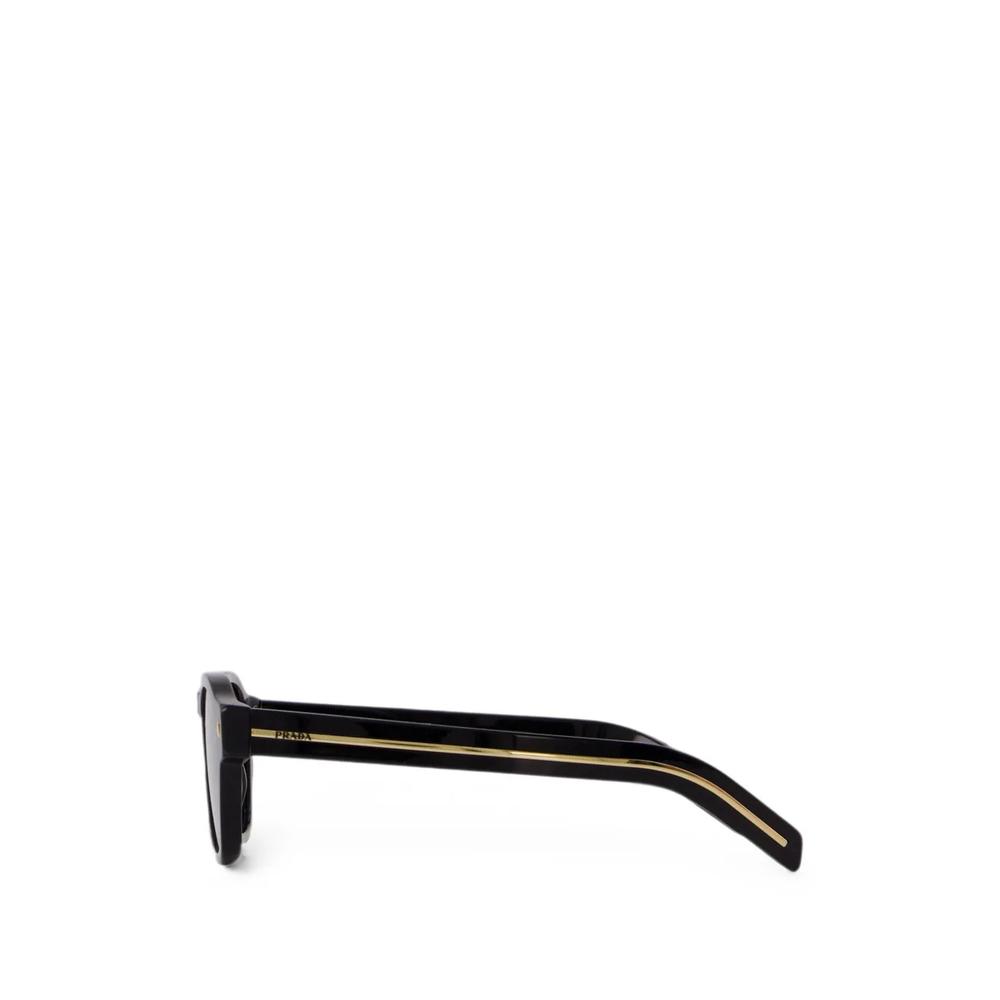 sunglasses with iconic metal plaque 2