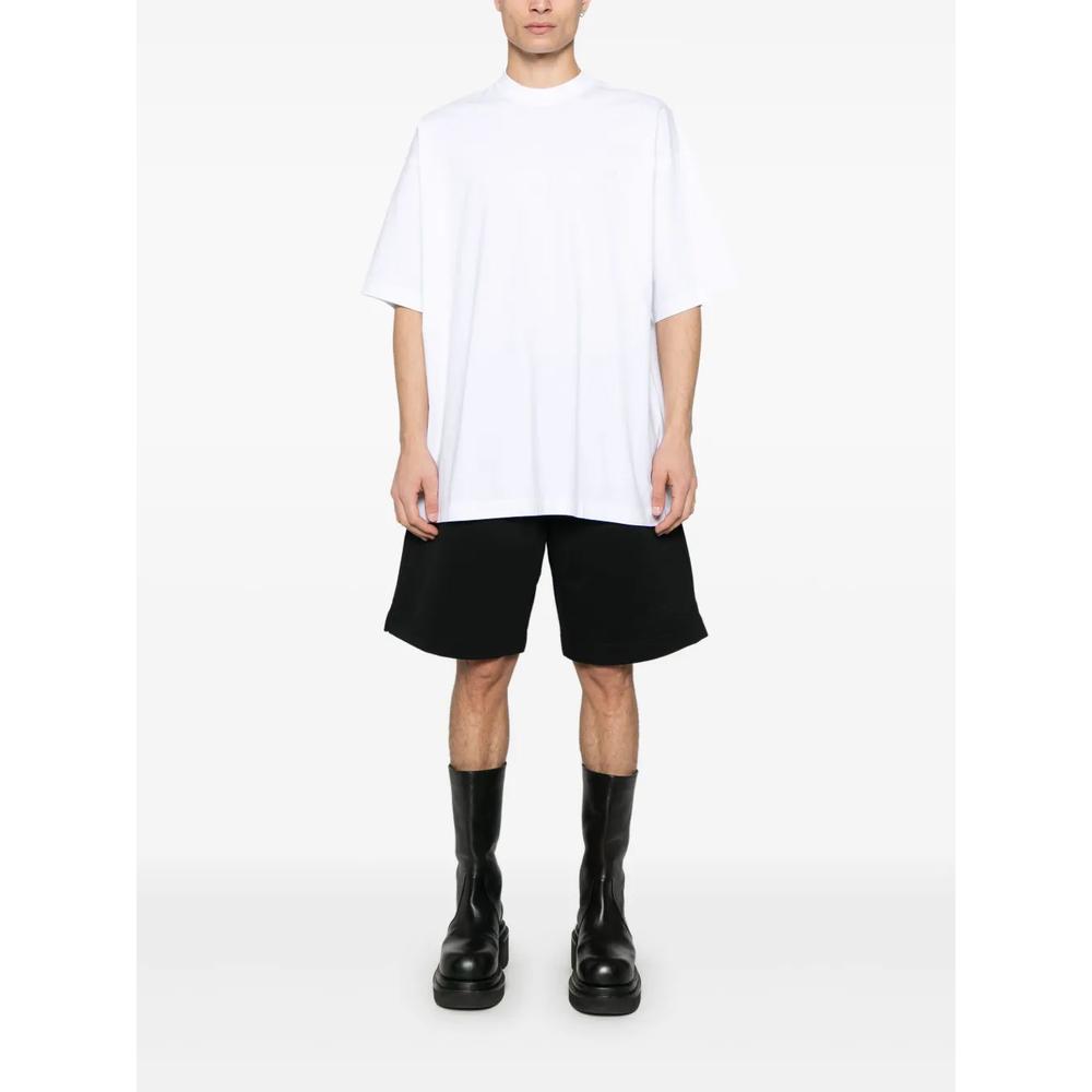 Футболка с вышитым логотипом 2