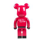 Фигурка Be@rbrick Guard из коллаборации с Squid Game 2