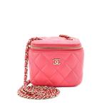Стеганая мини-сумка через плечо Classic Vanity Case с цепочкой 1