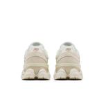 Образ жизни New Balance 9060 'Белый Бежевый' 7