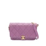 Маленькая сумка на плечо Quilted Caviar Flap с логотипом CC (2021-2026 годы) 1