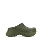 Шлепанцы с тисненым логотипом из коллаборации с Crocs 1