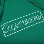 Худи Supreme x KAWS Chalk Logo Hooded Sweatshirt 'Light Pine' 2