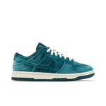 Кроссовки Nike Wmns Dunk Low 'Green Velvet' 1