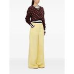 Трикотаж с V-образным вырезом и заклепками 2