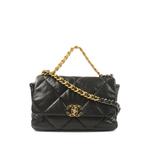 Сумка на плечо Chanel 19 с логотипом CC 1