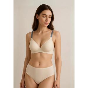 Бюстгальтер Daisy Seamless Wireless с эффектом пуш-ап, белый