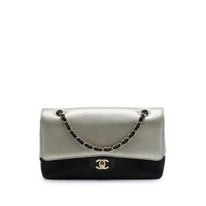 Сумка на плечо Classic Bicolor Caviar and Iridescent Calfskin Double Flap среднего размера (2016-2017 годы)