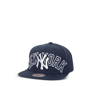 Бейсболка из коллаборации с New York Yankees