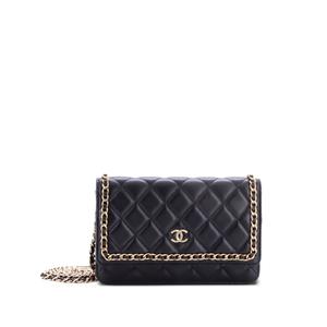 Клатч Chain Around Wallet on Chain Quilted Lambskin
