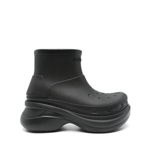 Ботинки из коллаборации с Crocs™