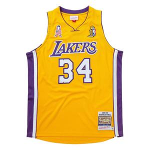 Топ с логотипом из коллаборации с La Lakers