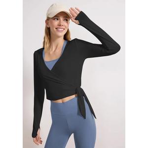 Спортивный топ-кроп с запахом