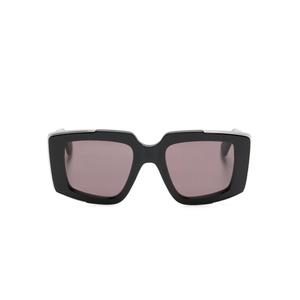 Солнцезащитные очки в квадратной оправе