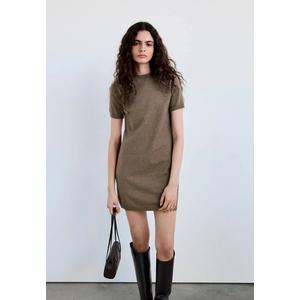 Вязаное платье с коротким рукавом