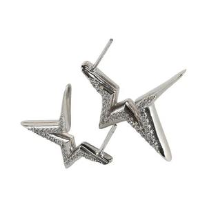 Серьги Ferragamo с кристаллами асимметричные звезда 'Мультиколор'