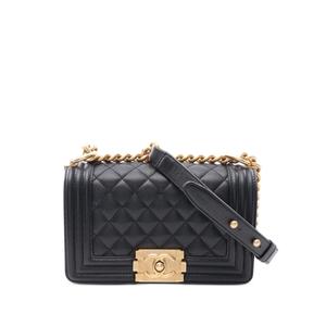 Маленькая сумка на плечо Boy Chanel Caviar (2021-2022 годы)
