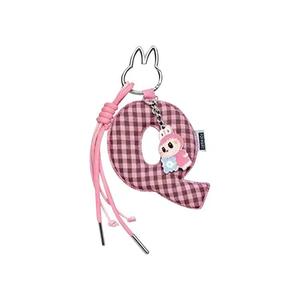 Плюшевые игрушки Pop Mart Labubu THE MONSTERS Pin for Love Series N-Z Letter Pendant 'Q'