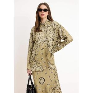 Масляно-зеленая oversize атласная рубашка с этническим узором Tctss26Tg00040