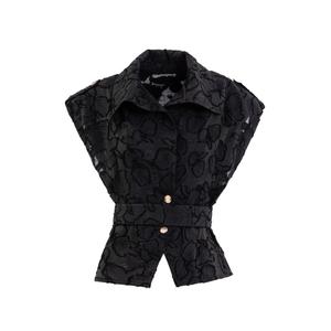 Комплект из фактурной блузки и брюк