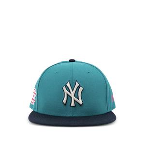 Кепка из коллаборации с Seattle Yankees и Eric Emanuel