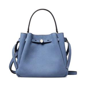 Сумки-ведра Tory Burch Romy Nubuck Bucket Bag 'Мягкий голубой'