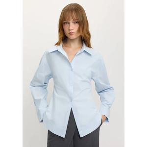 Приталенная oversize рубашка на пуговицах - Нежно-голубая
