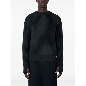 Свитер с круглым вырезом