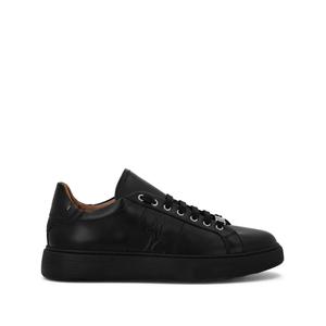 Кроссовки на шнуровке