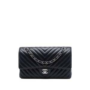 Сумка на плечо Classic Chevron Lambskin Double Flap среднего размера (2018 год)